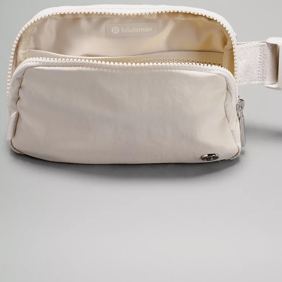 NWT Lululemon Everywhere Belt Bag White Opal - Picture 5 of 8